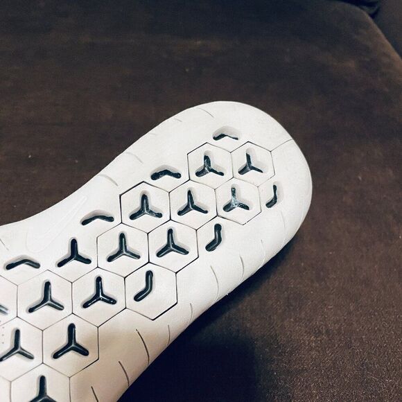 Nike Women's Free RN Flyknit 2018 Oreo Running Athletic 942839-101 Size 9 US - Picture 10 of 10